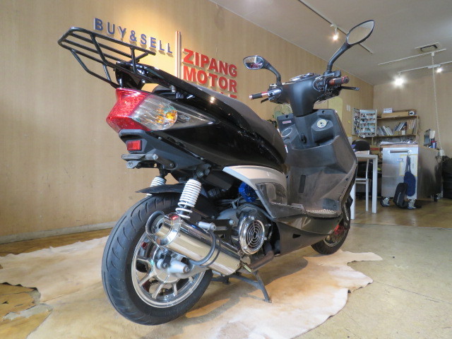 □ YAMAHA CYGNUS X フルカスタム 希少 逆車 台湾仕様 ヤマハ シグナスX 125cc 18220km ブラック 原付 スクーター バイク 札幌発 ★_画像6