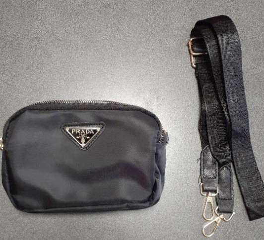 PRADA プラダ ポーチ ショルダーバッグ ノベルティ|Yahoo PRADA プラダ ポーチ ショルダーバッグ ノベルティ|Yahoo
