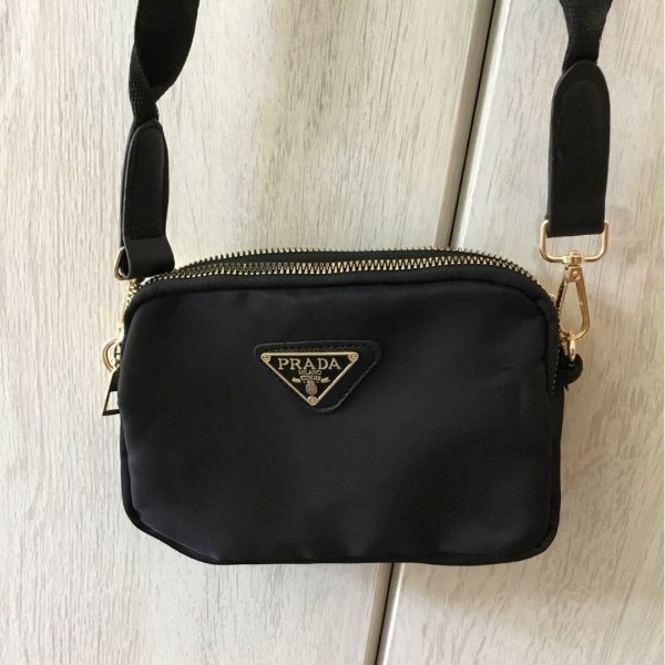 即日発送】PRADA プラダ ポーチ ショルダーバッグ ノベルティ 即日発送】PRADA プラダ ポーチ ショルダーバッグ ノベルティ