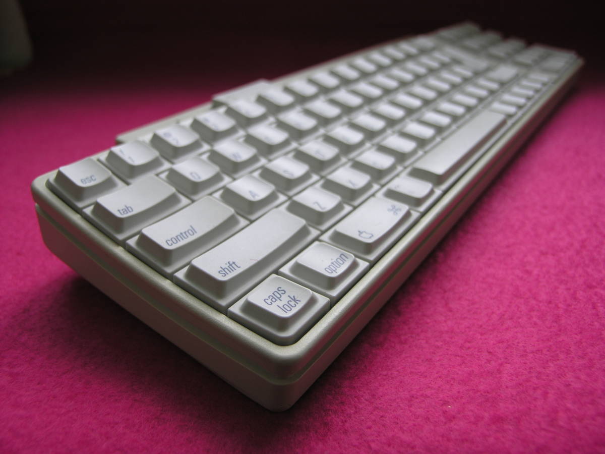 ■ Apple IIGS Keyboard・Made In Japan・サーモンピンク軸・完動・極上美品・収集家アイテム_左ポートOK