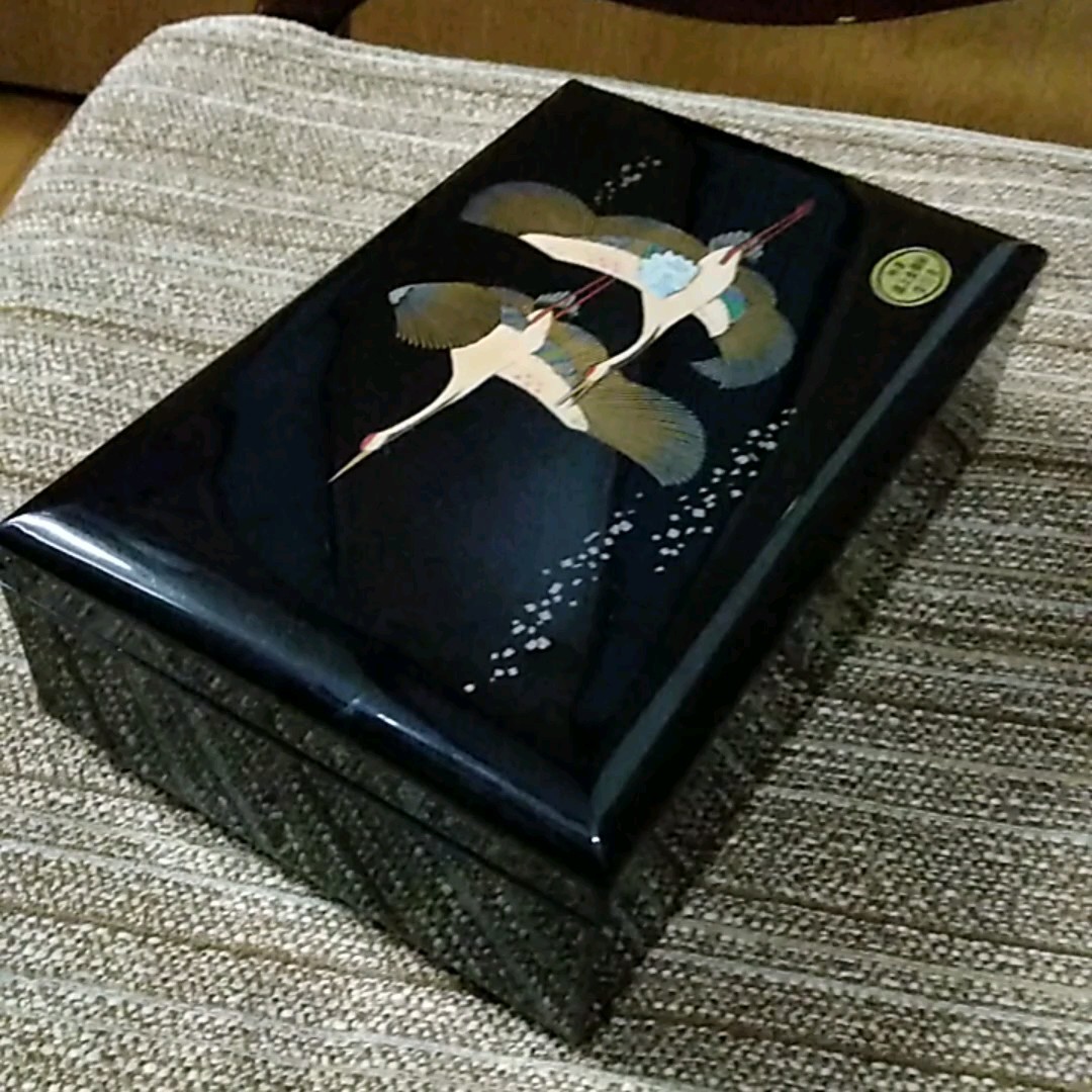 菊の紋入　オルゴール「ある愛の詩」付　アクセサリーボックス　ジュエリーボックス　 小物入　特選盛上金蒔絵