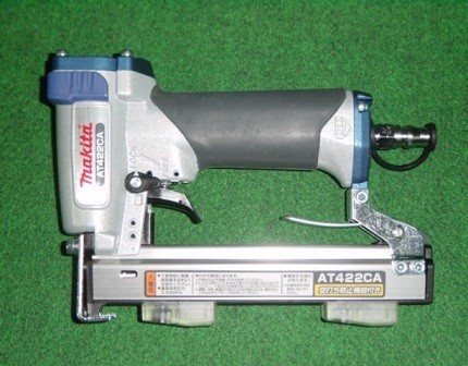 【メール便送料無料対応可】 AT422CA マキタ 4mm軽天用タッカ 新品 最軽量 エアタッカー 【メール便送料無料対応可】 AT422CA マキタ 4mm軽天用タッカ 新品 最軽量 エアタッカー