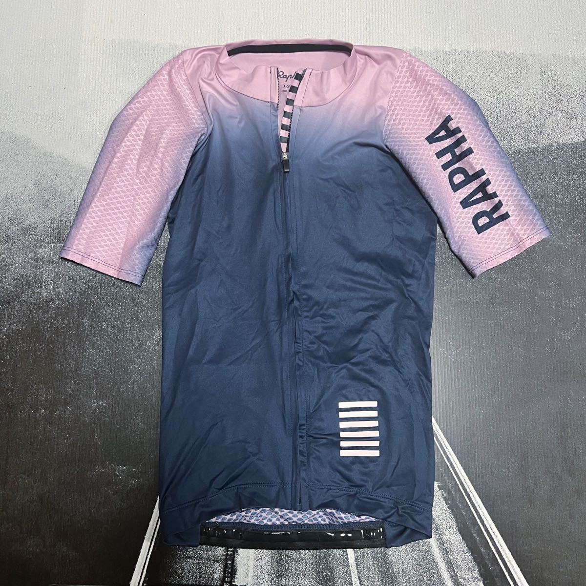 PayPayフリマ|Rapha Pro Team Aero Jersey カラーバーン XSサイズ ローズネイビー PayPayフリマ|Rapha Pro Team Aero Jersey カラーバーン XSサイズ ローズネイビー