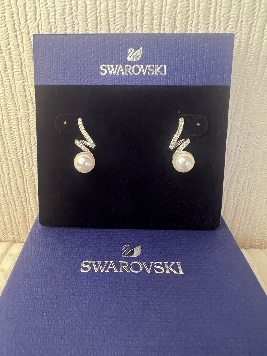 SWAROVSKIピアス