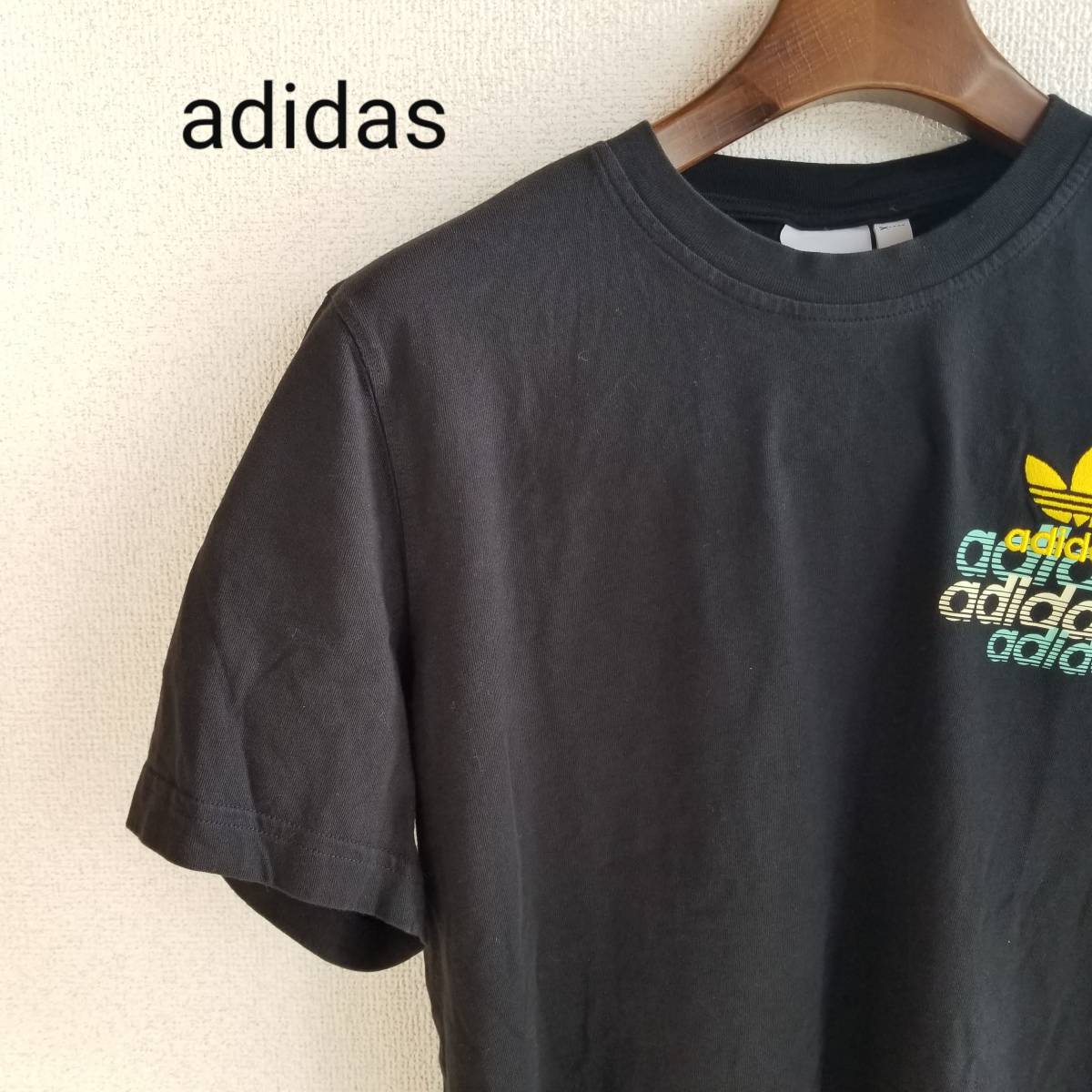 adidas アディダス プリントTシャツ トップス クルーネック 半袖 無地 ブランドロゴ ユニセックス スポーティ ブラック サイズL ｍ618_画像1