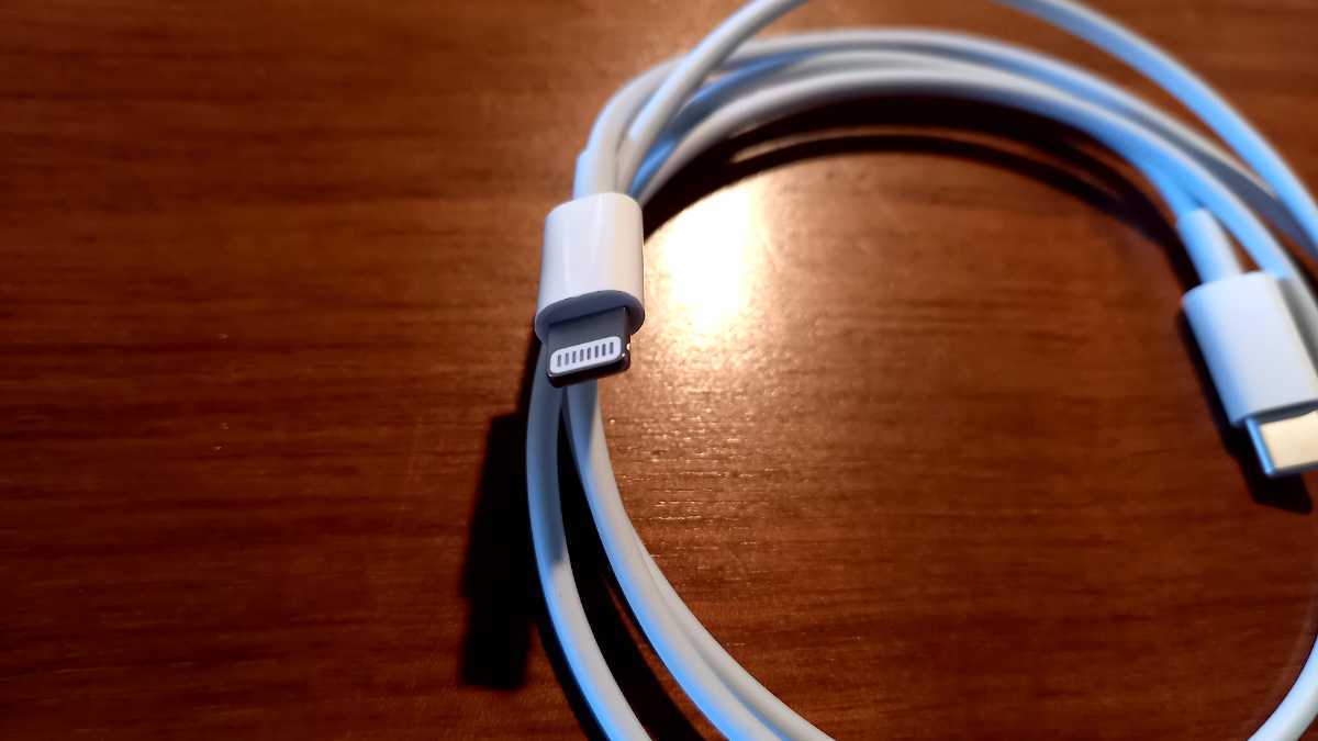 Apple純正】中古美品「20W USB-C電源アダプタ」+「USB-C Lightningケーブル（1m）」｜PayPayフリマ