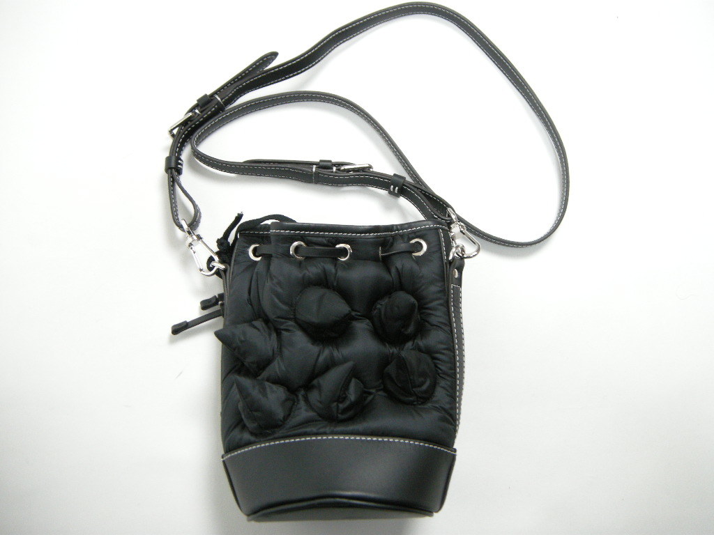 モンクレール/新品本物GENIUS JW ANDERSONダウンショルダーバッグ/ポーチ/CRITTER BAG/レディース/MONCLER/ブラック/サコッシュ/ジーニアス_画像2