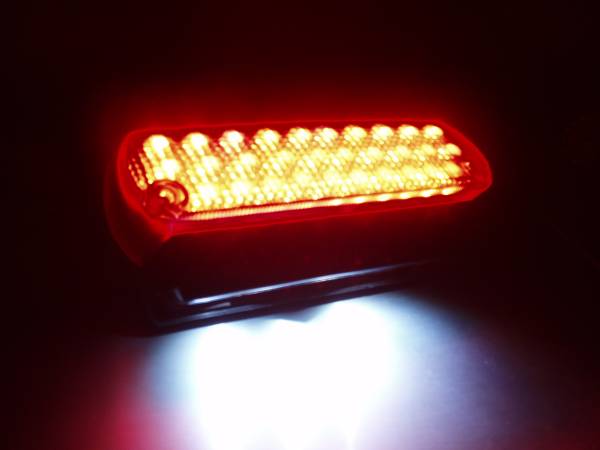 TZR250(3MA)/R1-Z LEDテールランプユニット Y5-B_実装しての発光写真です。