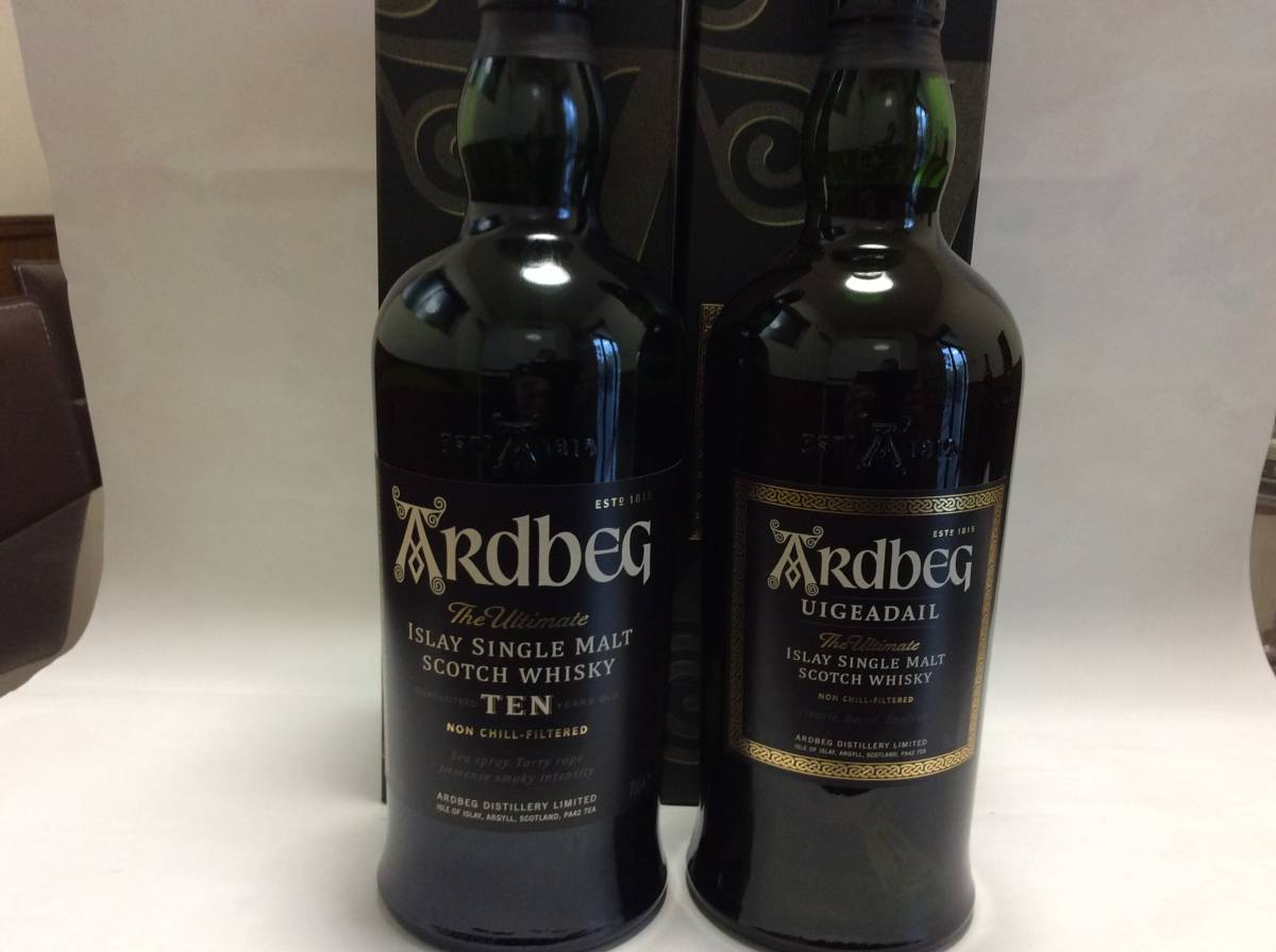 Ardbeg アードベッグ 10年 46° 700mlとウーガダール 54° 700mlの2本