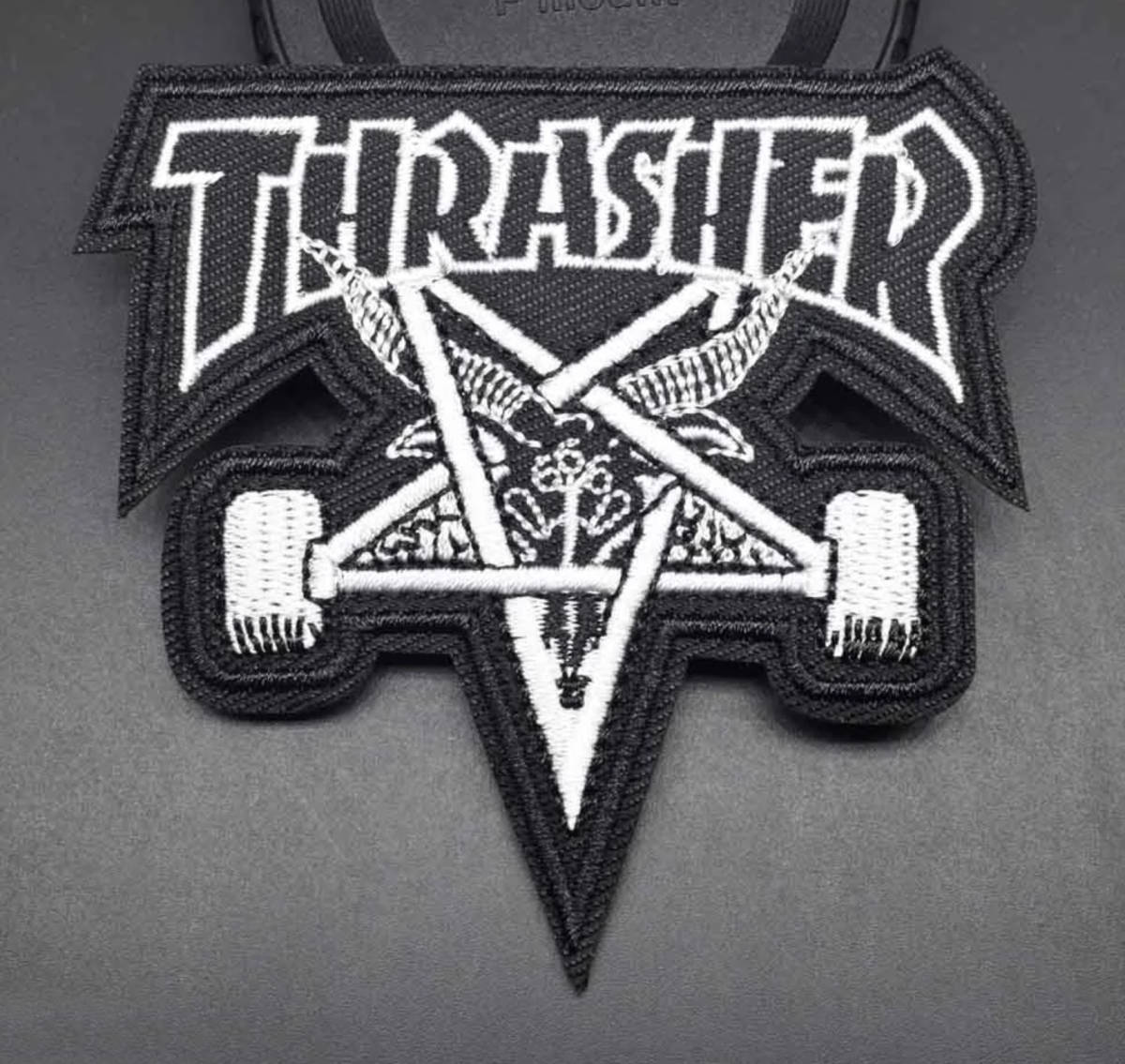 スラッシャー THRASHER ワッペン 8x8cm アイロンワッペン 刺繍ワッペン パッチ サンタクルーズ Powell Peralta Thrasher Spitfire dgk_画像1