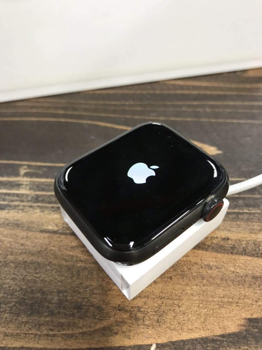 ○【売り切り】Apple Watch Series 5 Space Black Titanium Case 44MM