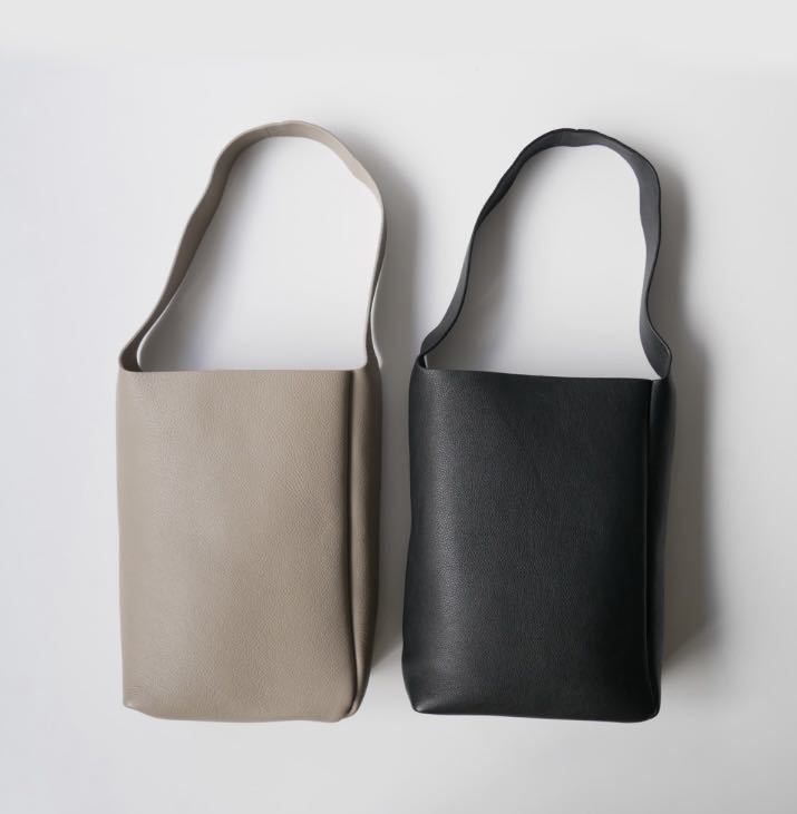 激レア！　美品　送料込　aeta PG02 SHOULDER Grey Beige Sサイズ　レザーショルダーバッグ トート バッグ