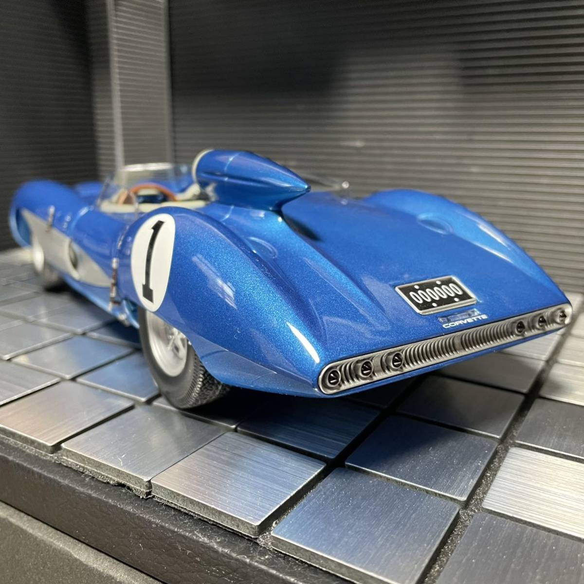 絶版未展示品オートアート1/18シボレーコルベット 1953POLO WHITE