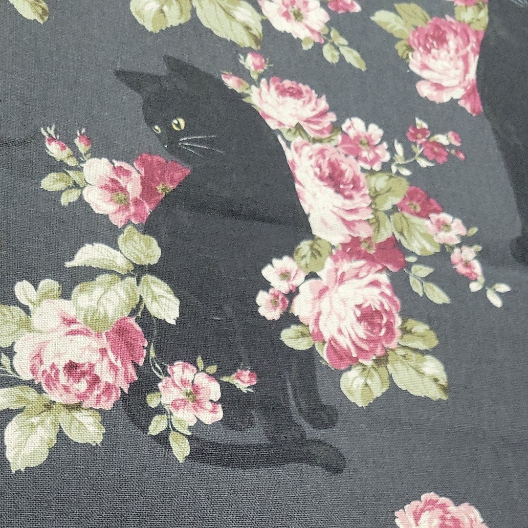 黒猫と薔薇　綿麻キャンバス　ラスト98センチ　ヴィンテージローズ　ハギレ　生地