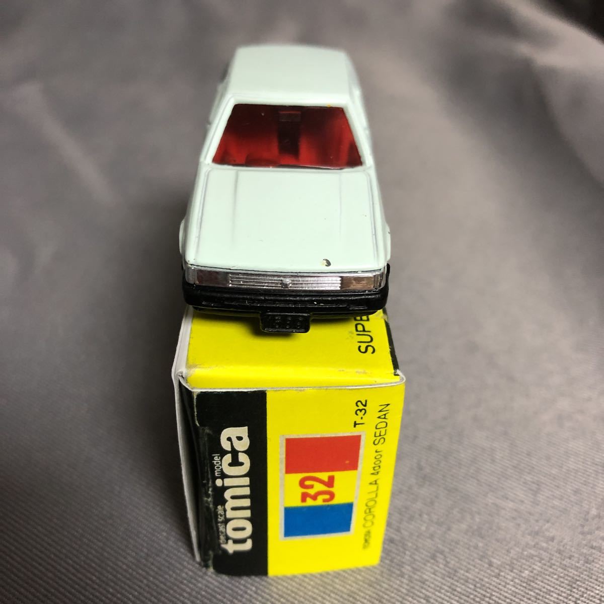 トミカ 日本製 黒箱 32 トヨタ カローラ 4ドアセダン 当時物 トミカ 日本製 黒箱 32 トヨタ カローラ 4ドアセダン 当時物