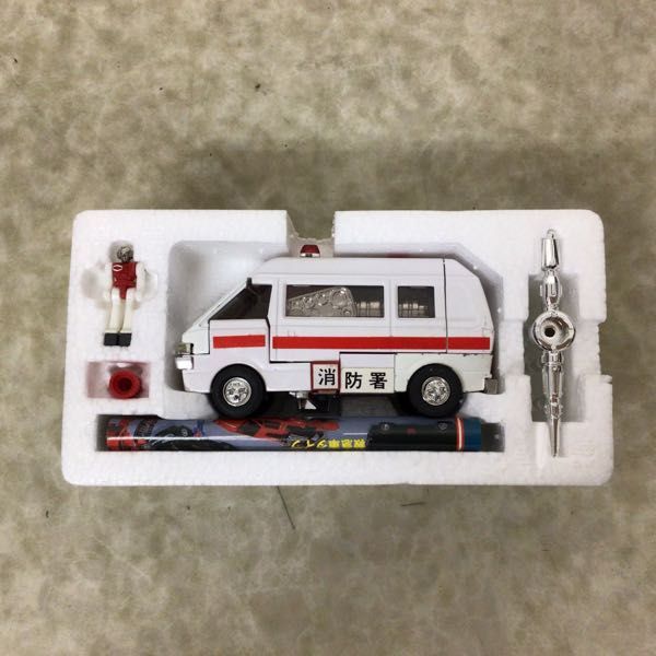 1円~ 旧タカラ ダイアクロン カーロボット ワンボックス チェリーバネット 救急車タイプ