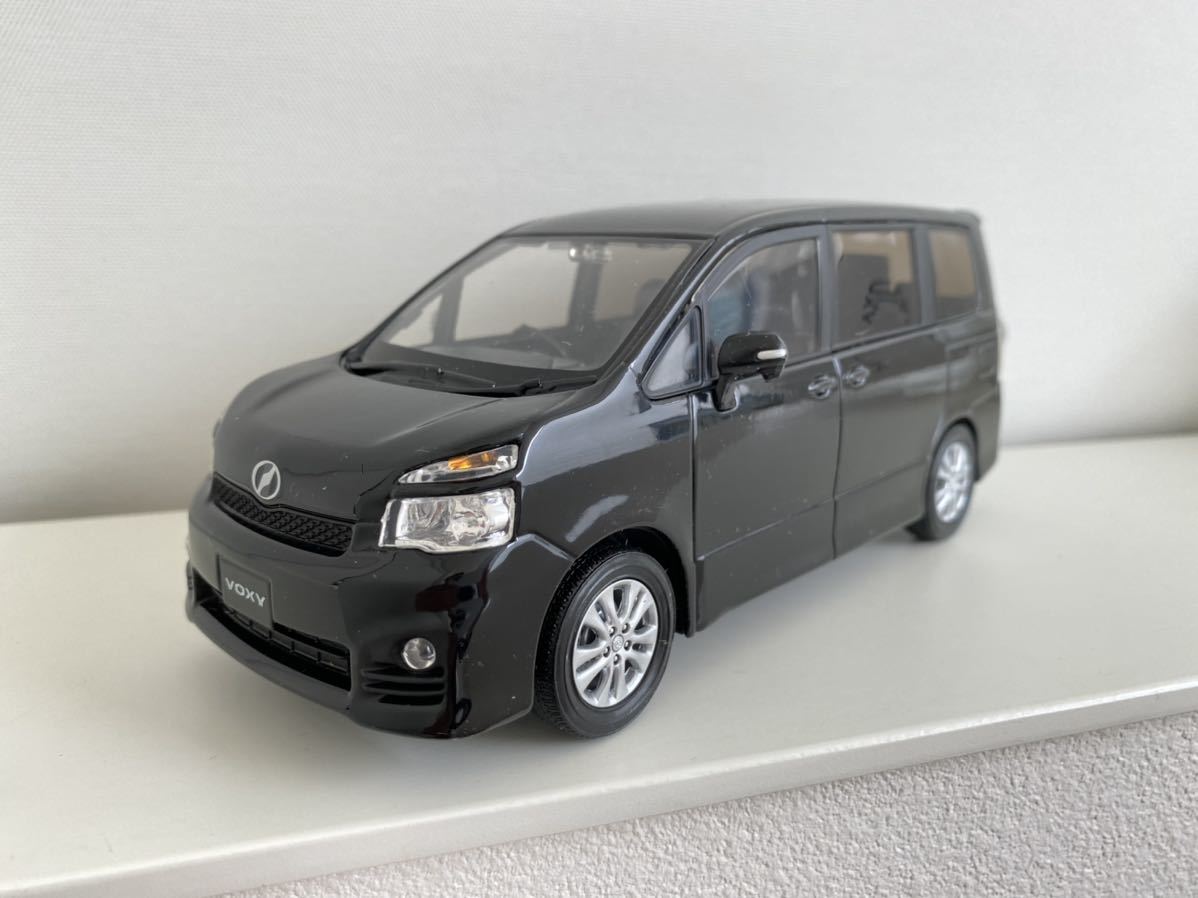 送料込み トヨタ ヴォクシー ミニカー 1/24 ブラック 202 黒 送料込み トヨタ ヴォクシー ミニカー 1/24 ブラック 202 黒
