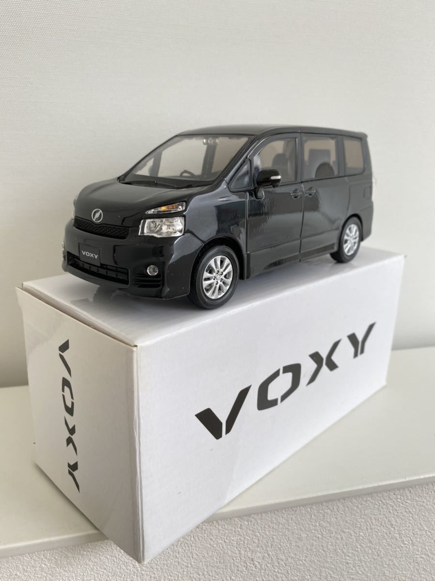 送料込み トヨタ ヴォクシー ミニカー 1/24 ブラック 202 黒 送料込み トヨタ ヴォクシー ミニカー 1/24 ブラック 202 黒