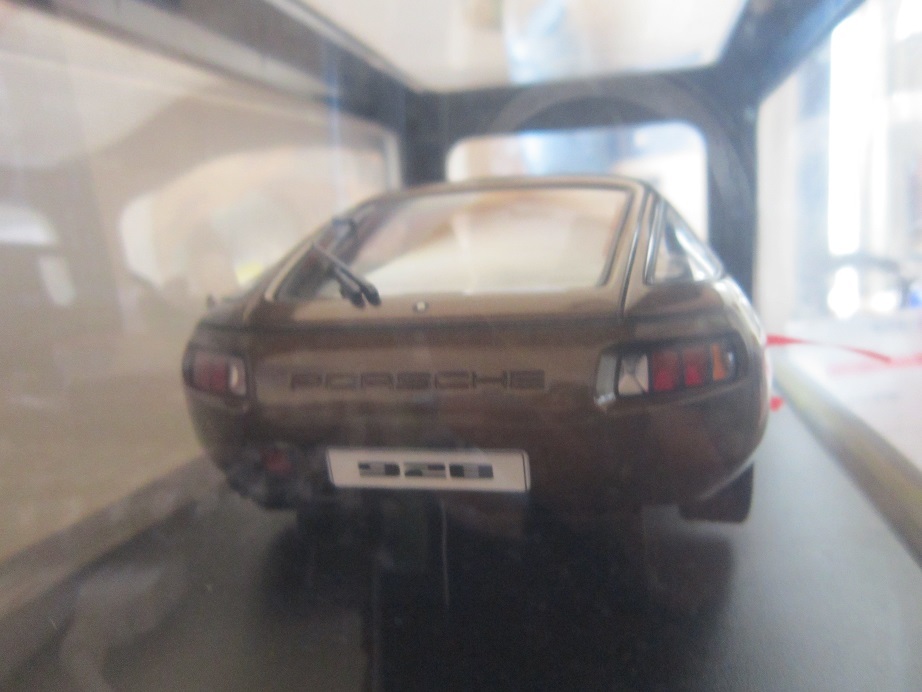 未開封 1/18 モデルカー ライト・ドア・トランク・ボンネット 未開封 1/18 モデルカー ライト・ドア・トランク・ボンネット