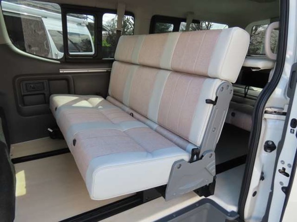 「NV350キャラバンワゴン 2.5 GX(オートスライドドア付) ロングボディ 低床 車中泊仕様　FFヒーター付き」の画像2
