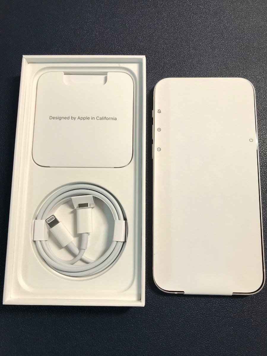 Apple iphone 12 64GB ホワイト MGHP3J/A docomo版 SIMロック解除済