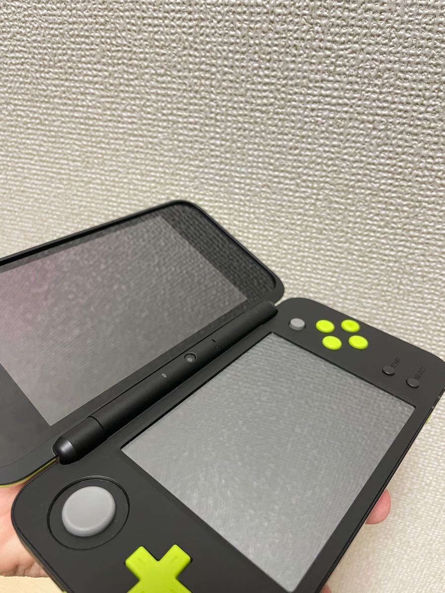 【完品・美品】 Newニンテンドー2DS LL ブラック×ライム 本体