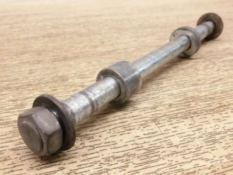 トゥアレグ50☆アプリリア☆リアアクスル☆28G07|代購幫