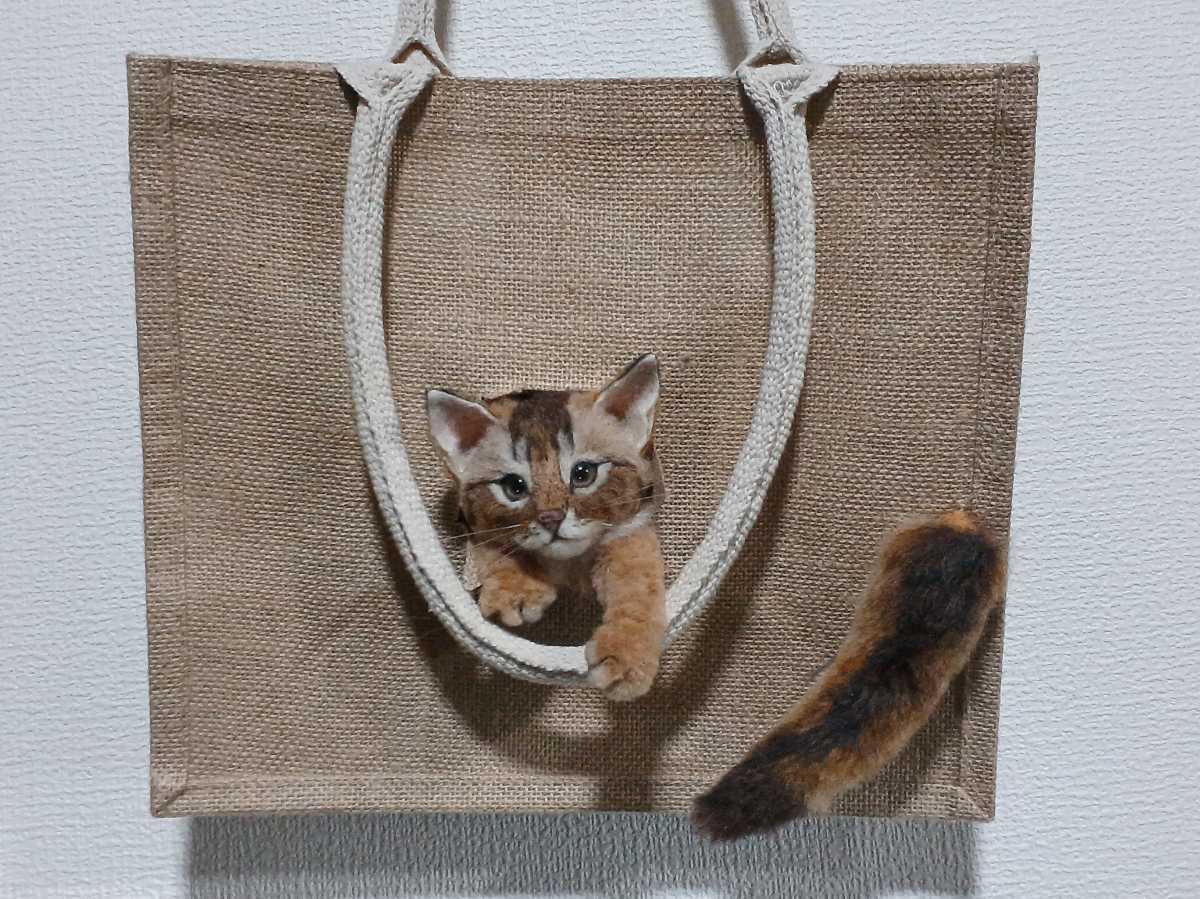 ★銀★ 羊毛フェルト 猫 ハンドメイド　エコバッグ　猫バッグ　アビシニアン　子猫　無印良品ジュートバッグアレンジ_画像1