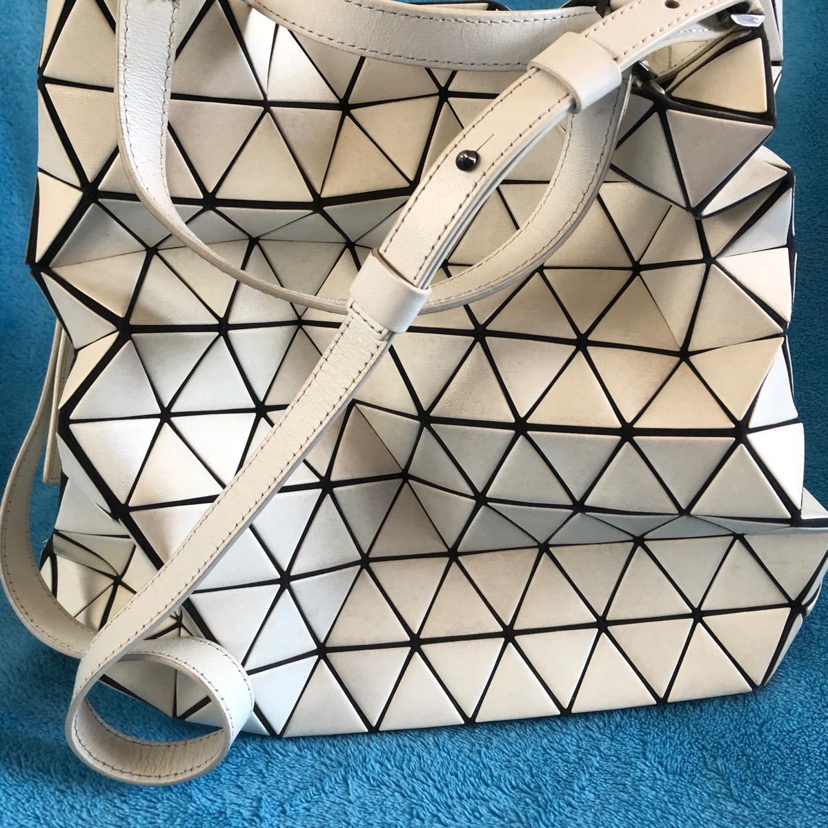 特別配送 【極美品】ISSAY MIYAKE イッセイミヤケBOWBOW ショルダー
