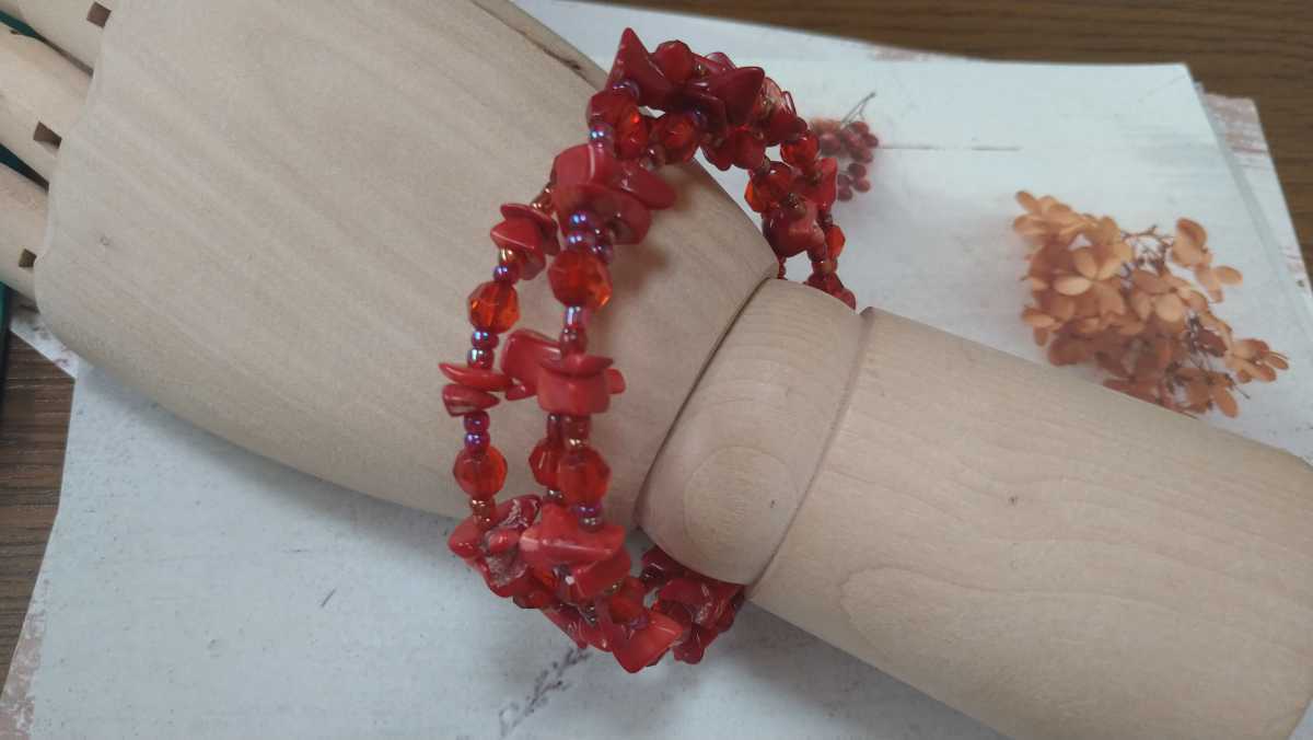 * clear red × beads *3 ream bangle *