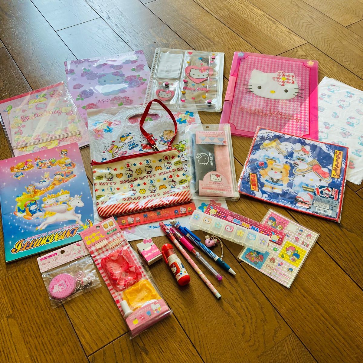 ハローキティ 大量セット サンリオグッズ 文具他|Yahoo!フリマ ハローキティ 大量セット サンリオグッズ 文具他|Yahoo!フリマ