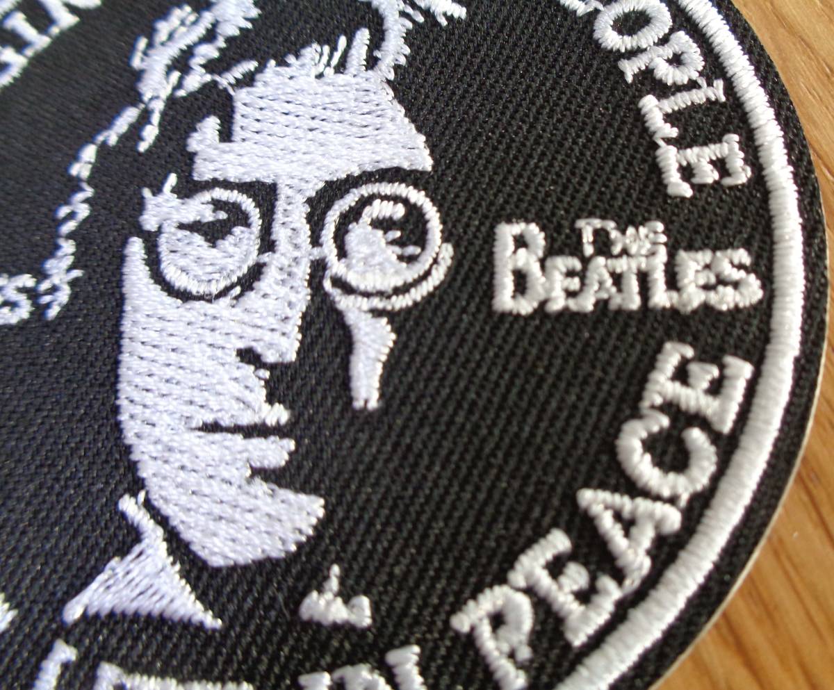  黒白（円型）◎新品　ジョン・レノンJohn Lennon　ビートルズThe Beatles　刺繍ワッペン（パッチ）■UKイギリス　USアメリカ　◇激シブ 　