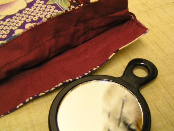 和の巾着袋＆手鏡のセット《絞り地に桜/紫》_画像2