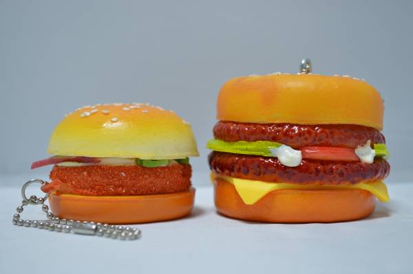 ぷにぷにハンバーガー　スクイーズ　キーホルダー　大きめ・小さめ　２個セット　　３_画像1