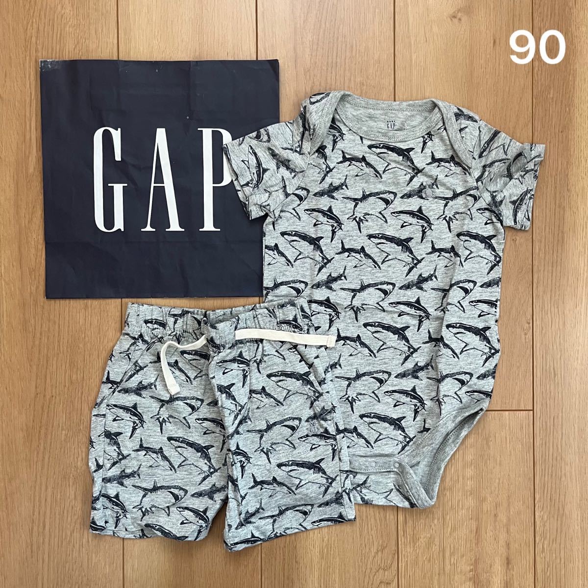 babyGAP ベビーギャップ 半袖ロンパースと半ズボンの２枚セット