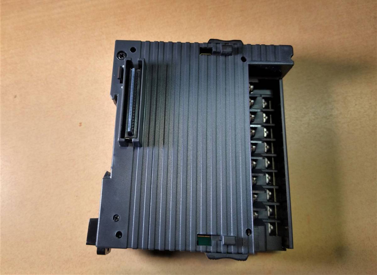 KEYENCE PLCシステム KV-DA40V アナログ出力ユニット 数時間使用 KEYENCE PLCシステム KV-DA40V アナログ出力ユニット 数時間使用