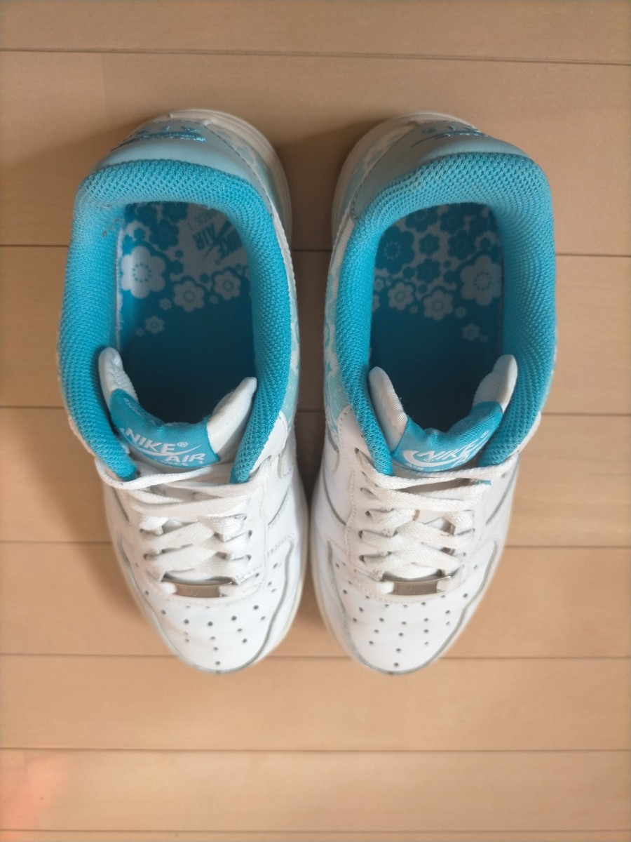 限定花柄★ ナイキ エアフォース1★ 23.5cmレディース スニーカー 白×水色 NIKE