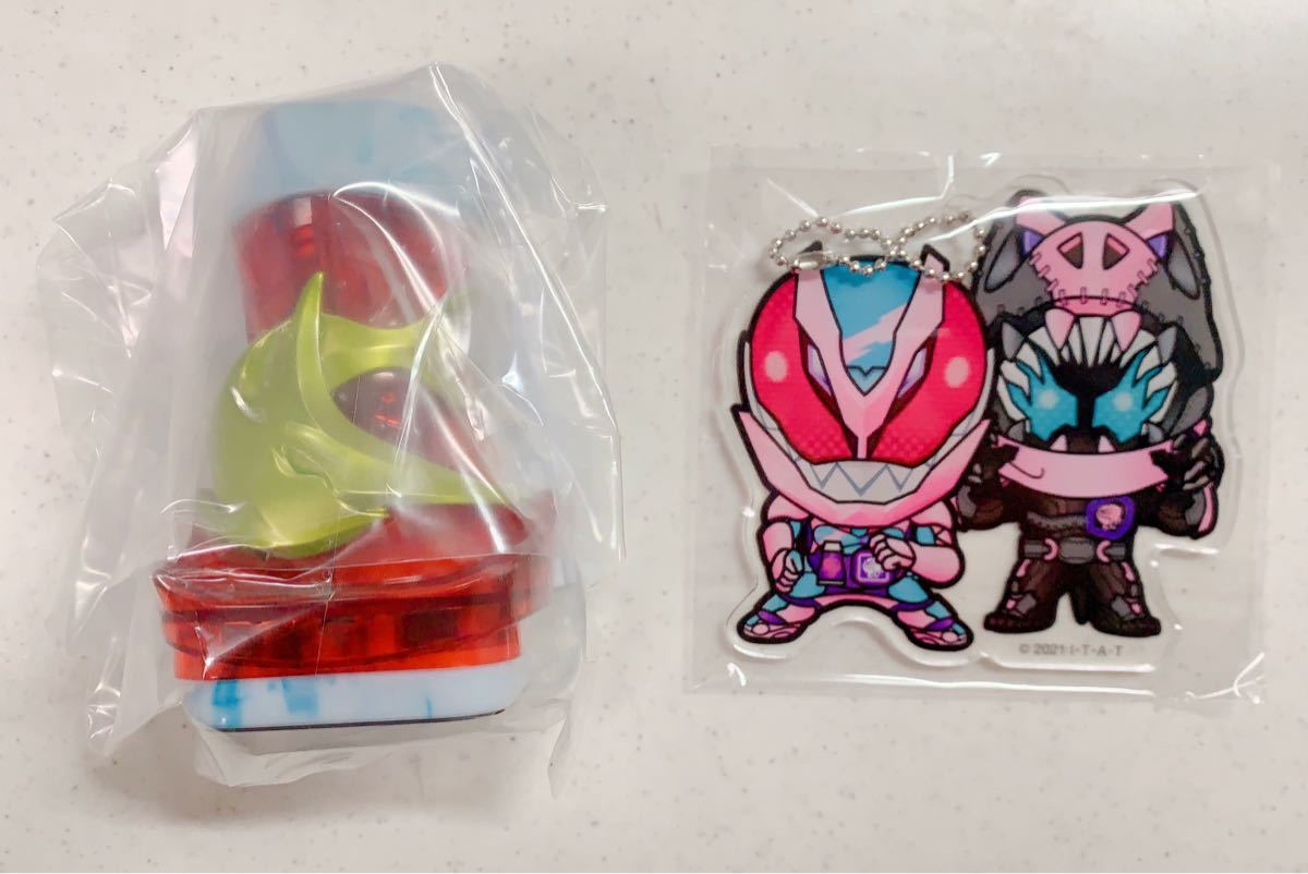 仮面ライダーリバイス カジキバイスタンプ アクリルキーホルダー 仮面ライダーリバイス カジキバイスタンプ アクリルキーホルダー
