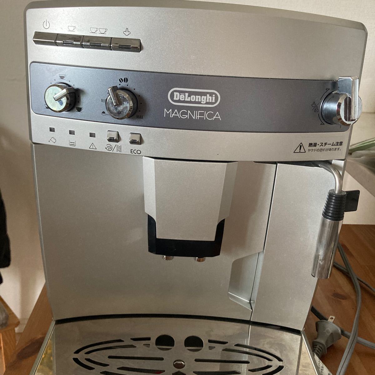 数々の賞を受賞数々の賞を受賞デロンギ(DeLonghi) ?エスプレッソ・カプチーノメーカー ブラック×シルバー 1L ?EC680M コーヒーメーカー デロンギ(DeLonghi) ?エスプレッソ・カプチーノメーカー ブラック×シルバー 1L ?EC680M