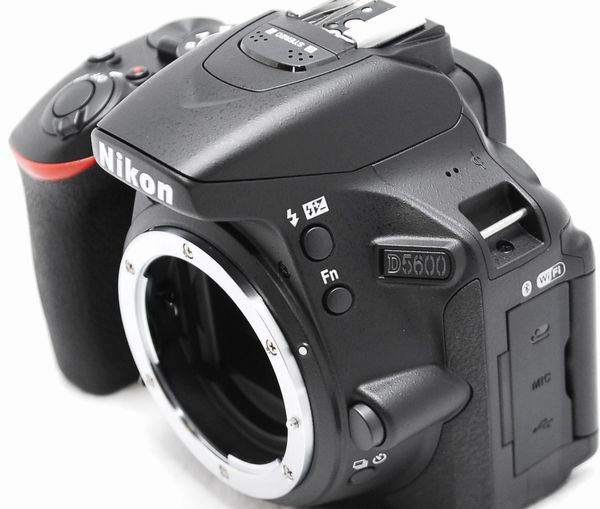 【新品級の超美品 3134ショット・SDカード付き】Nikon ニコン D5600 AF-S 55-300mm VR_画像5