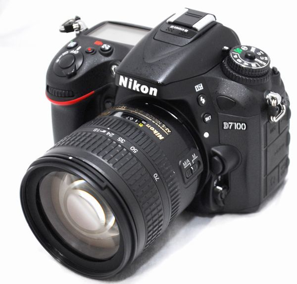 【新品級の超美品 1318ショット・付属品完備 豪華セット】Nikon ニコン D7100 AF-S 18-70mm_画像2