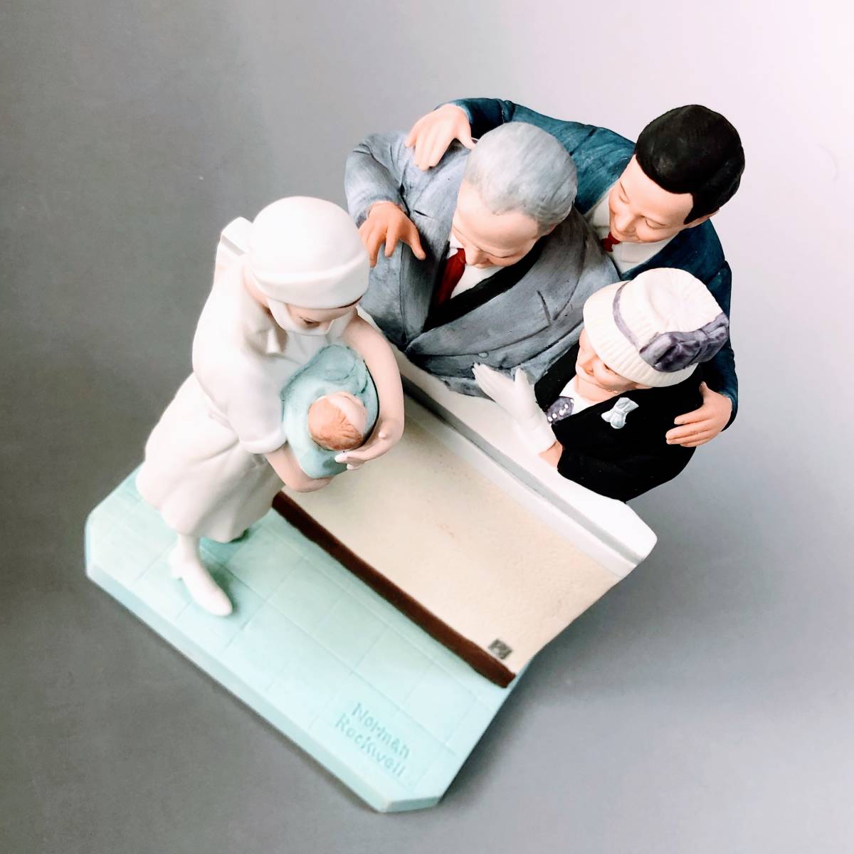 【12月スーパーSALE 15％OFF】 アメリカ輸出用 フィギュリン 陶器人形 置物 Arrival New #2070【入手困難】ノーマンロックウェル The Rockwell Norman by Family American リヤドロ