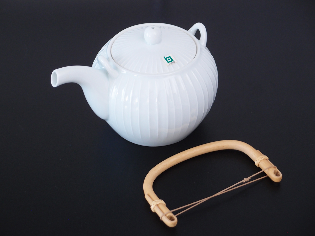白山陶器 白磁立筋茶器 土瓶+フタ付湯呑み5コset!森正洋 昭和 白山陶器 白磁立筋茶器 土瓶+フタ付湯呑み5コset!森正洋 昭和