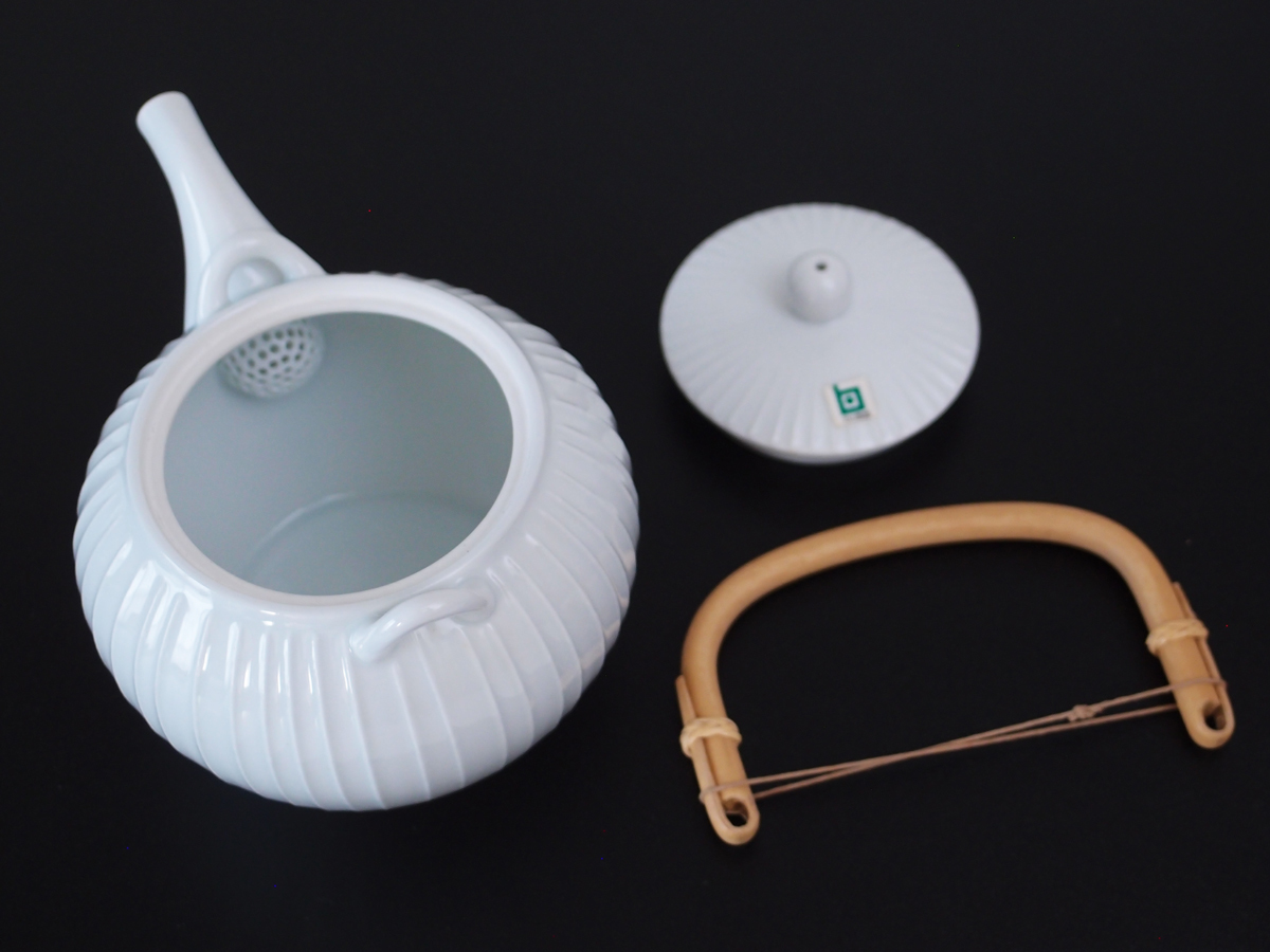 白山陶器 白磁立筋茶器 土瓶+フタ付湯呑み5コset!森正洋 昭和 白山陶器 白磁立筋茶器 土瓶+フタ付湯呑み5コset!森正洋 昭和