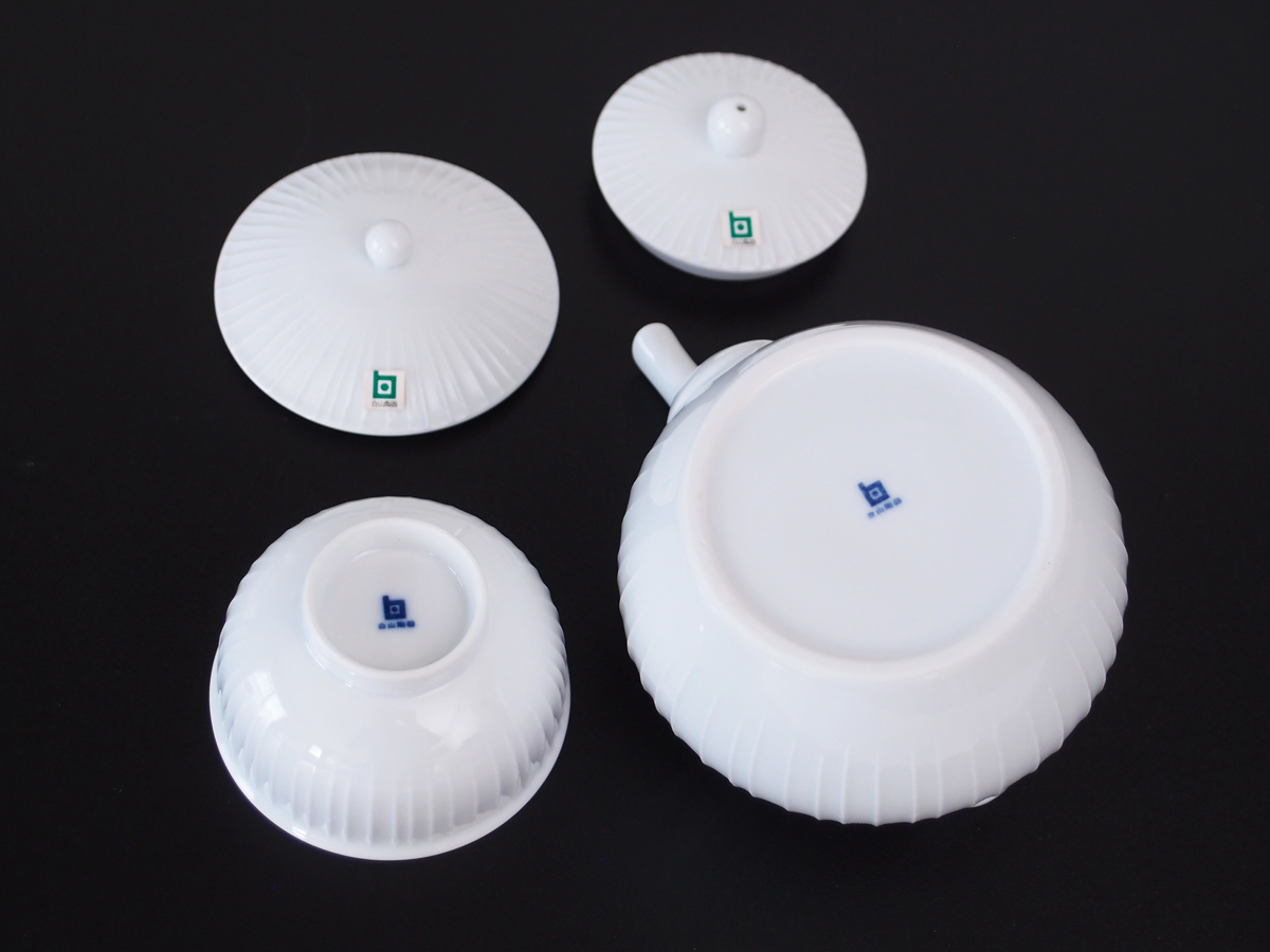 白山陶器 白磁立筋茶器 土瓶+フタ付湯呑み5コset!森正洋 昭和 白山陶器 白磁立筋茶器 土瓶+フタ付湯呑み5コset!森正洋 昭和