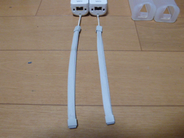 RSJ076【送料無料 即日配送 動作確認済】Wii リモコン ストラップ　ジャケット　2個セット ホワイト　白　セット　リモコンカバー