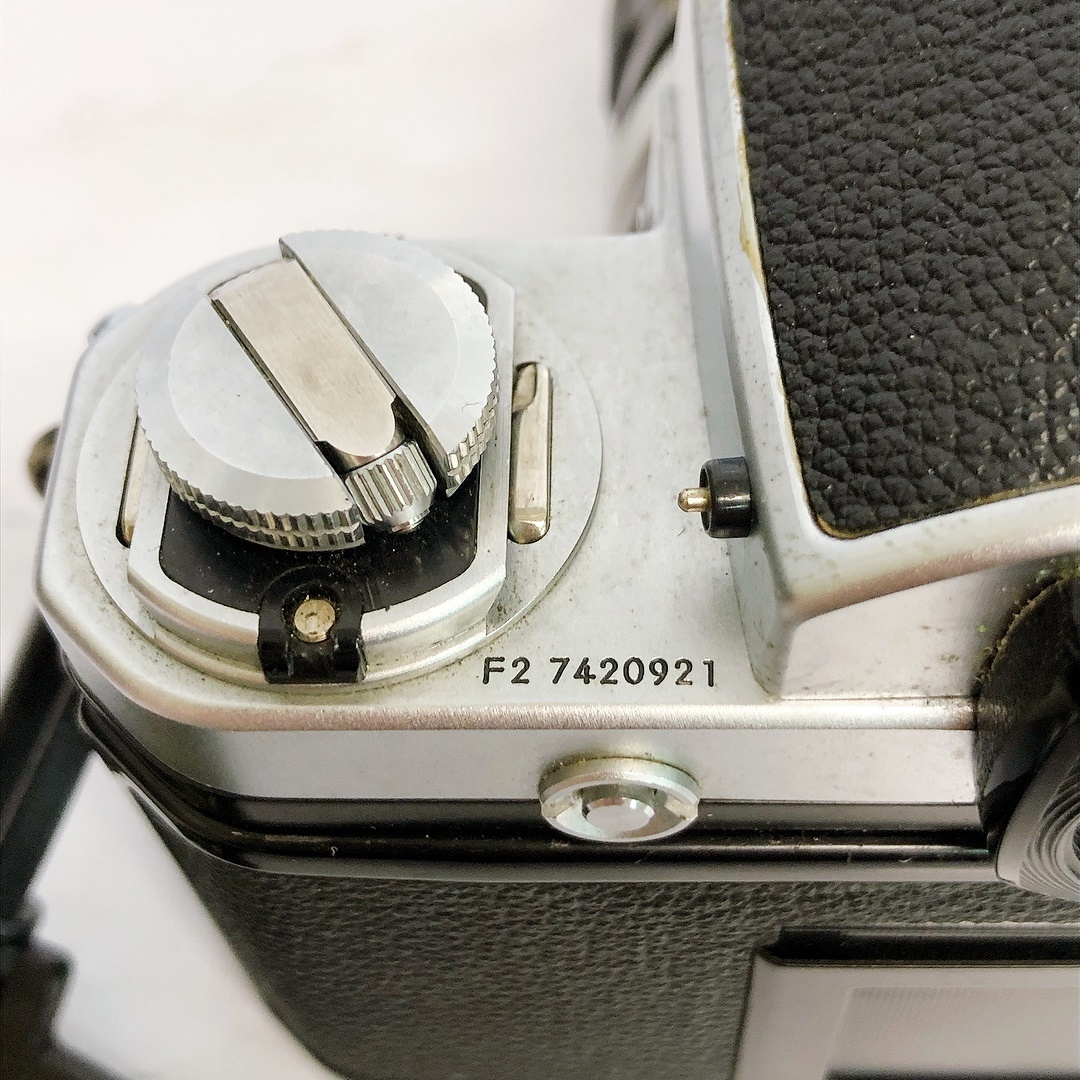 ①ニコン F2 7420921 一眼レフ フィルムカメラ フィルター レンズ ケース付き（NIKKOR-O.C AUTO 35mm 1.2）動作未確認 ジャンク_画像5