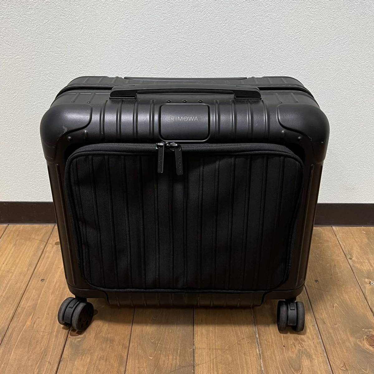RIMOWA リモワ Essential Sleeve Compact エッセンシャルスリーブ