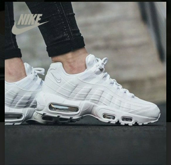 NIKE AIR MAX95 ナイキ エアマックス95 エッセンシャルズ NIKE 人気