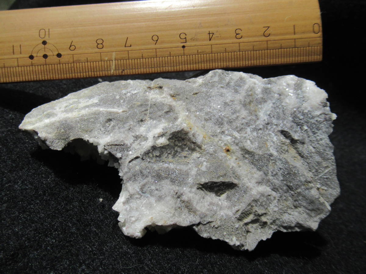 辰砂結晶と水晶を含むドロマイト岩の画像5